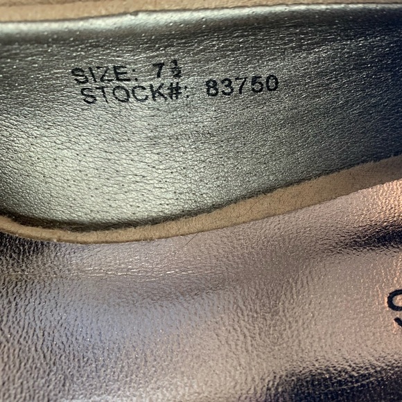 Maurice’s tan faux suede heels - Picture 3 of 5